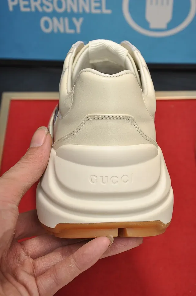 Gucci Screener Chaussures Lifestyle Disney Mickey Mouse en crème 2