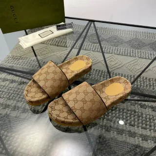 Gucci Screener GG Monogram بيج بني حذاء منزلي