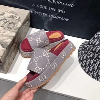 Gucci Screener Monogram gris y rojo Platform Slippers