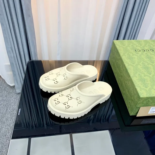 古驰 Screener Off-White 穿孔 GG Monogram 拖鞋 4