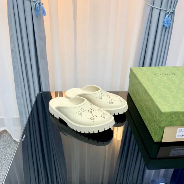 古驰 Screener Off-White 穿孔 GG Monogram 拖鞋 5