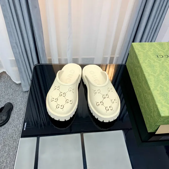 古驰 Screener Off-White 穿孔 GG Monogram 拖鞋 8