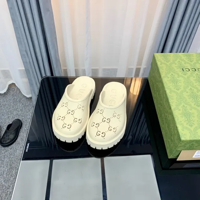 古驰 Screener Off-White 穿孔 GG Monogram 拖鞋 9