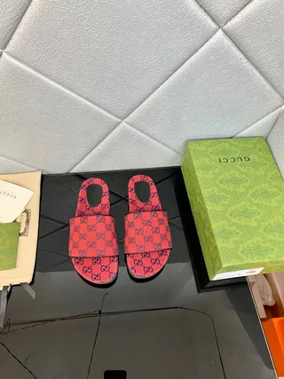 Gucci Screener Chaussons rouges et violets GG Monogram 2