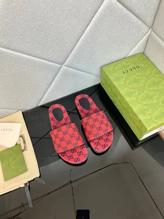 Gucci Screener Chaussons rouges et violets GG Monogram 3