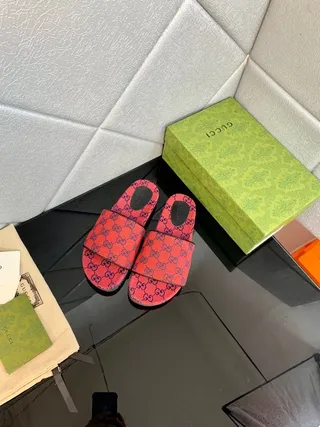 Gucci Screener Chaussons rouges et violets GG Monogram 4