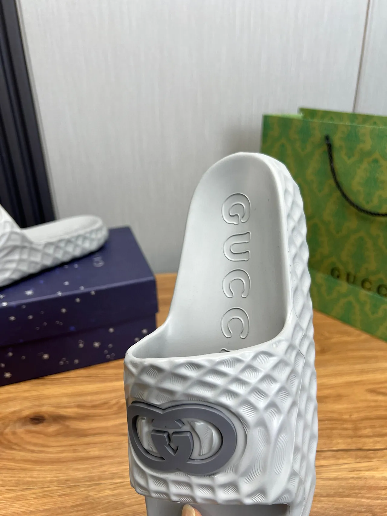 Gucci Screener Textured Quilted Gray Slippers 8