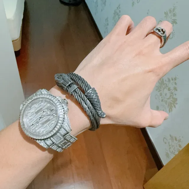 Gucci Serpenti Black Silver Coiled Cable Snake-Head Clasp Bracelet 2