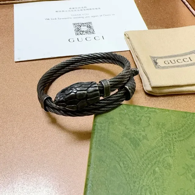Gucci Serpenti Black Silver Coiled Cable Snake-Head Clasp Bracelet 3