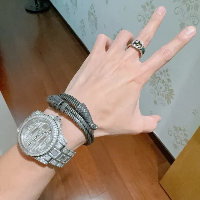 Gucci Serpenti Black Silver Coiled Cable Snake-Head Clasp Bracelet 5