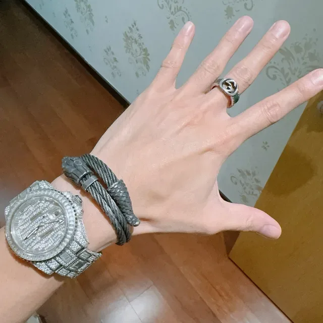 Gucci Serpenti Black Silver Coiled Cable Snake-Head Clasp Bracelet 8