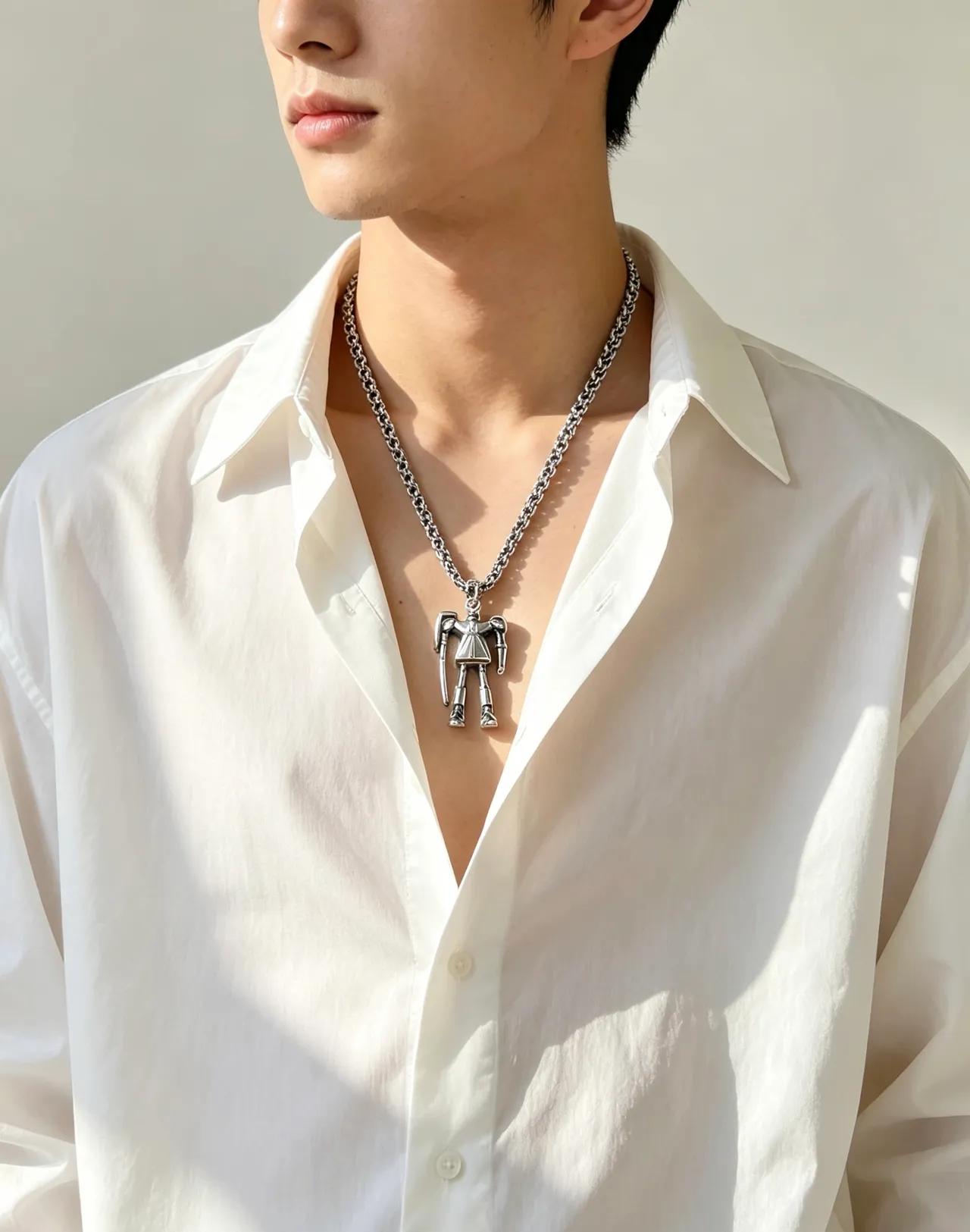 Collar con colgante de figura articulada Gucci en plata 5
