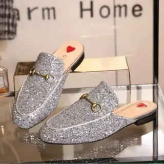 Gucci Zapatos Casuales con Hebilla de Horsebit Cubierta de Glitter en Plata y Oro