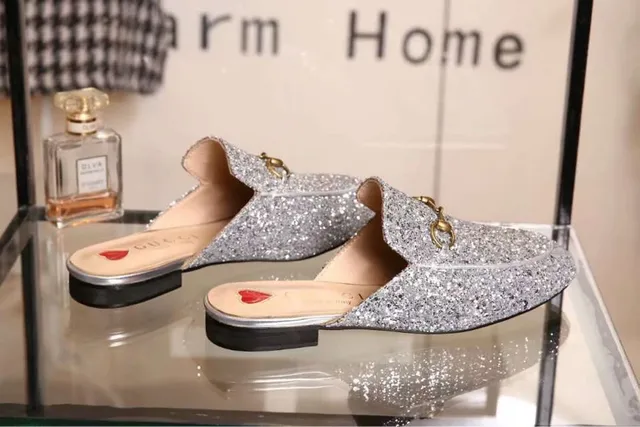 Gucci Sapatos Casuais com Fivela de Horsebit Coberta de Brilho em Prata e Ouro 5