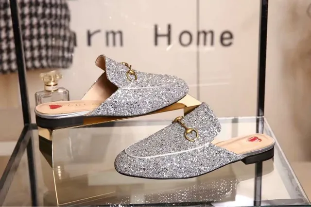 Gucci Sapatos Casuais com Fivela de Horsebit Coberta de Brilho em Prata e Ouro 6