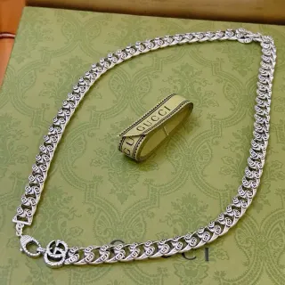 Gucci রূপালি ইন্টারলকিং জি মোটিফ চেইন কার্ব-লিংক নির্মাণ নেকলেস