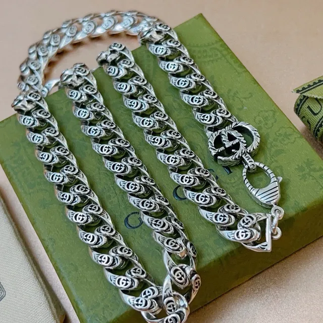 Gucci Silver Interlocking G Motif Chain Curb-Link Construction Necklace 3