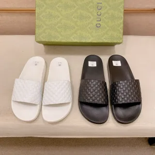 شرائح Gucci GG Monogram كويلتد حزام