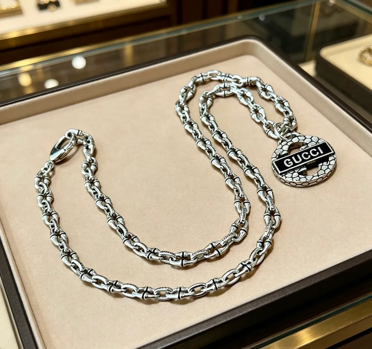 Gucci Snakeskin-Textured Interlocking G Pendant Necklace 5