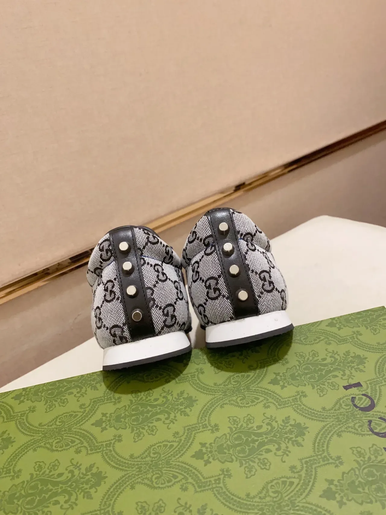 Gucci Tennis 1977 gris marino rojo Monogram zapatillas lifestyle 3
