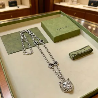 Gucci Collier Pendentif Tête de Tigre Chaîne Argentée Noire