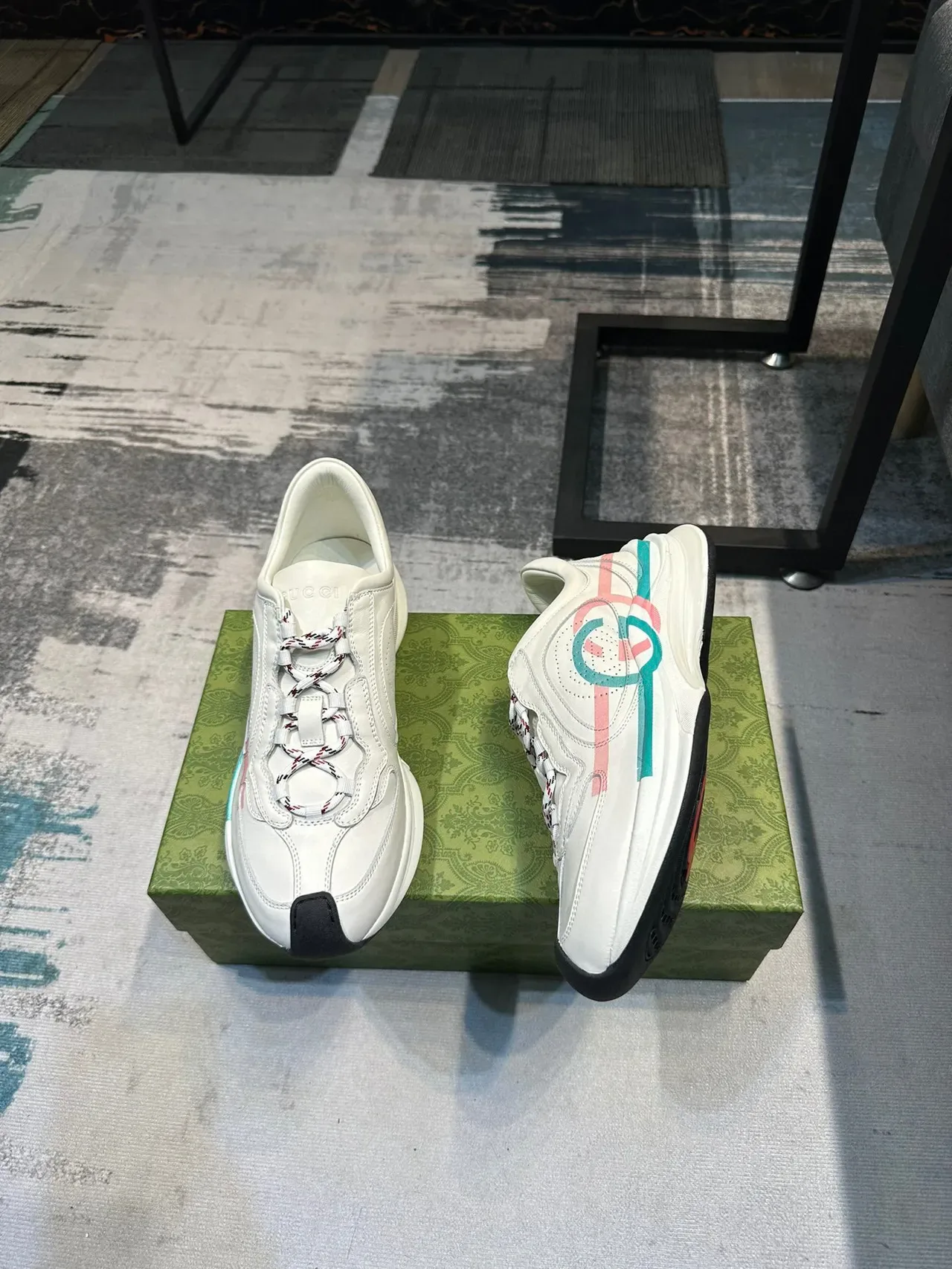 Gucci লাইফস্টাইল স্নিকার্স সাদা গোলাপি লো টপ ছিদ্রযুক্ত লোগো প্যানেল 4
