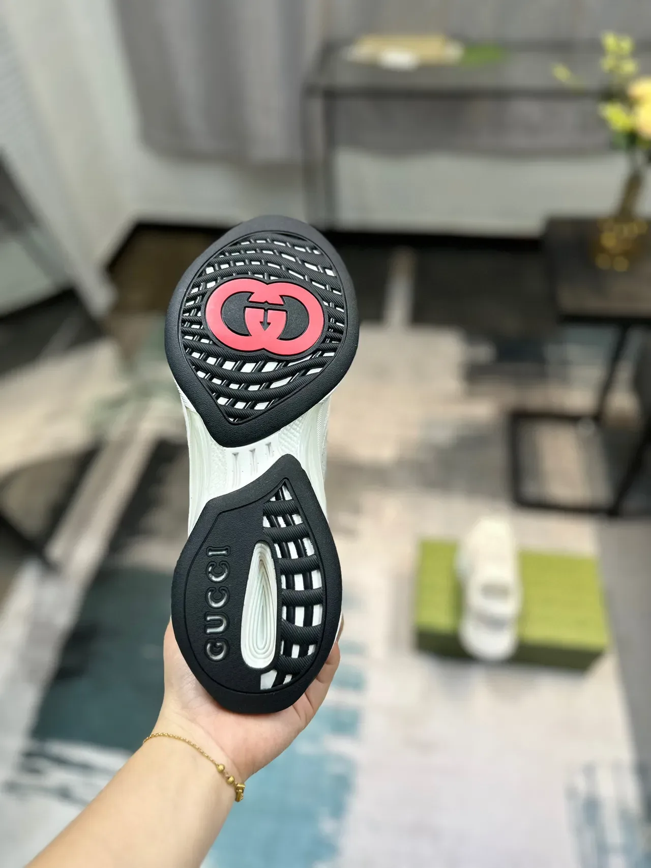 Gucci লাইফস্টাইল স্নিকার্স সাদা গোলাপি লো টপ ছিদ্রযুক্ত লোগো প্যানেল 9