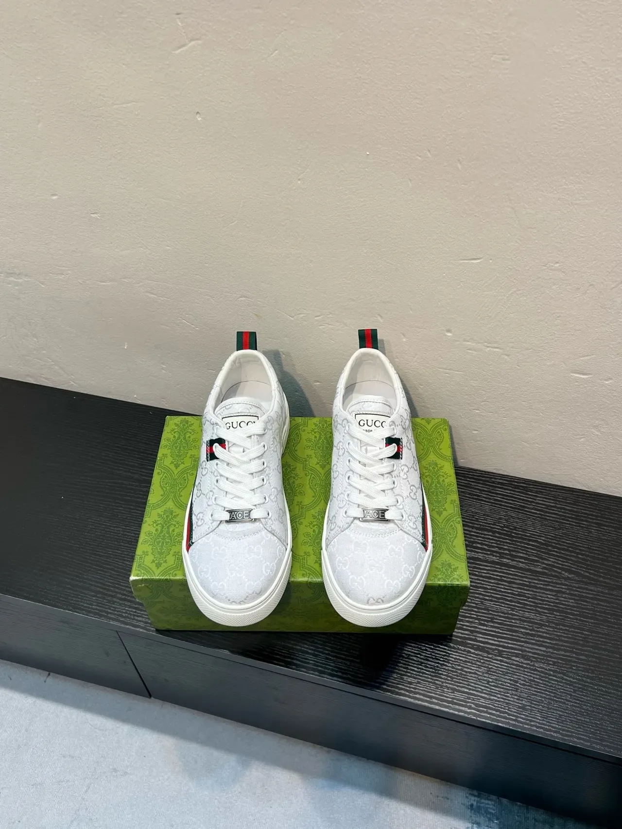 Gucci أبيض أحمر GG Monogram قماش شبكي تفاصيل خطوط أسلوب حياة أحذية رياضية 2