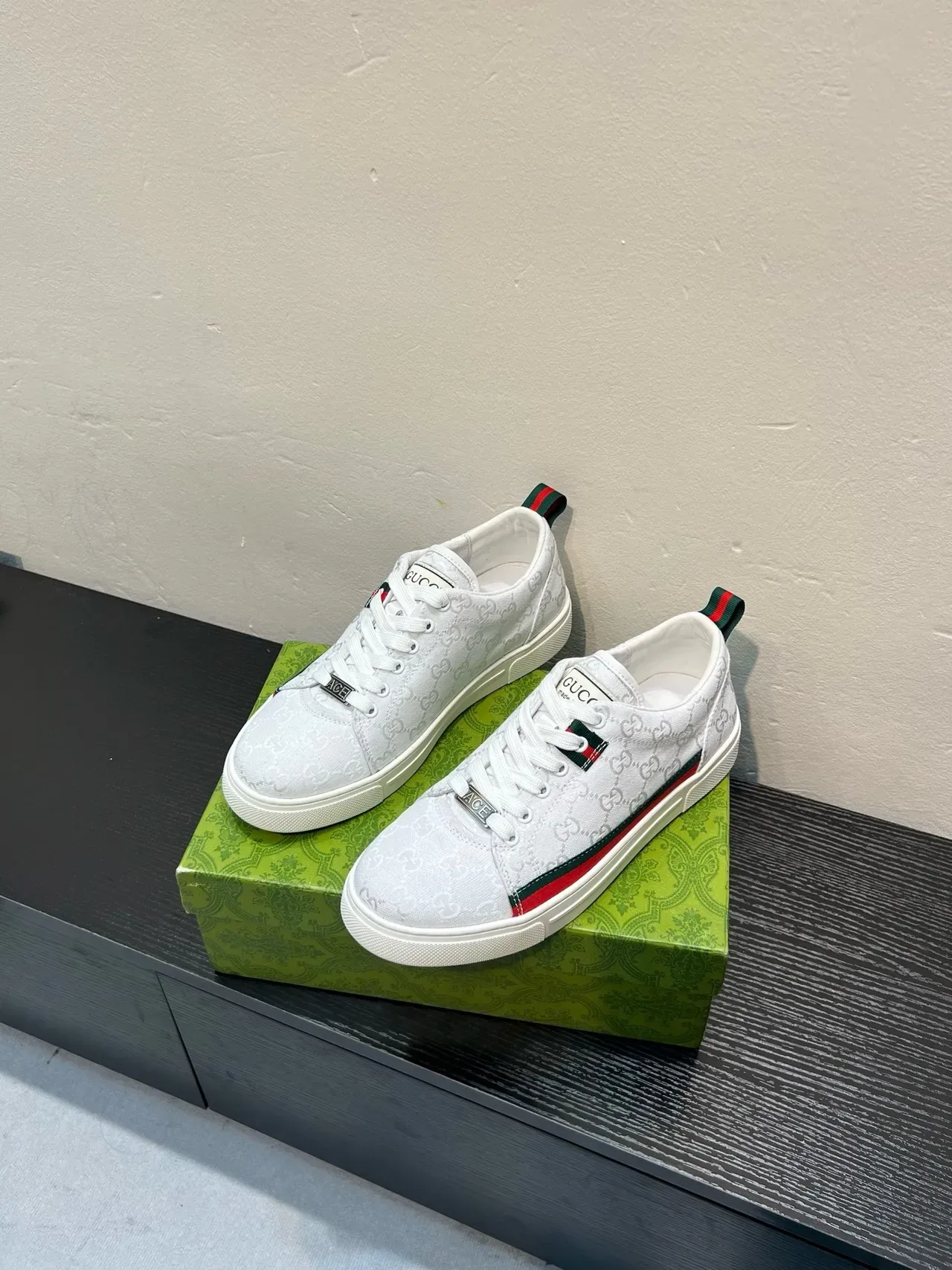 Gucci أبيض أحمر GG Monogram قماش شبكي تفاصيل خطوط أسلوب حياة أحذية رياضية 3