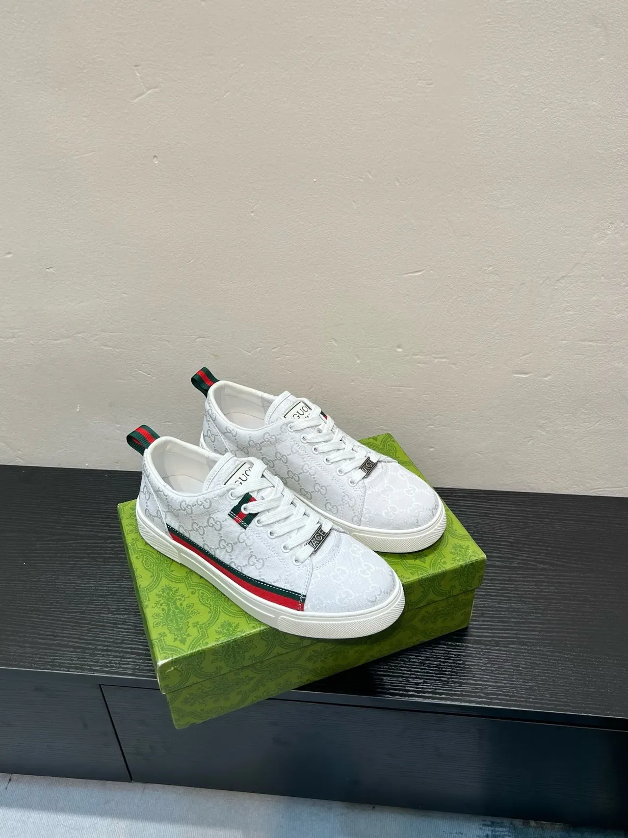 Gucci أبيض أحمر GG Monogram قماش شبكي تفاصيل خطوط أسلوب حياة أحذية رياضية 5