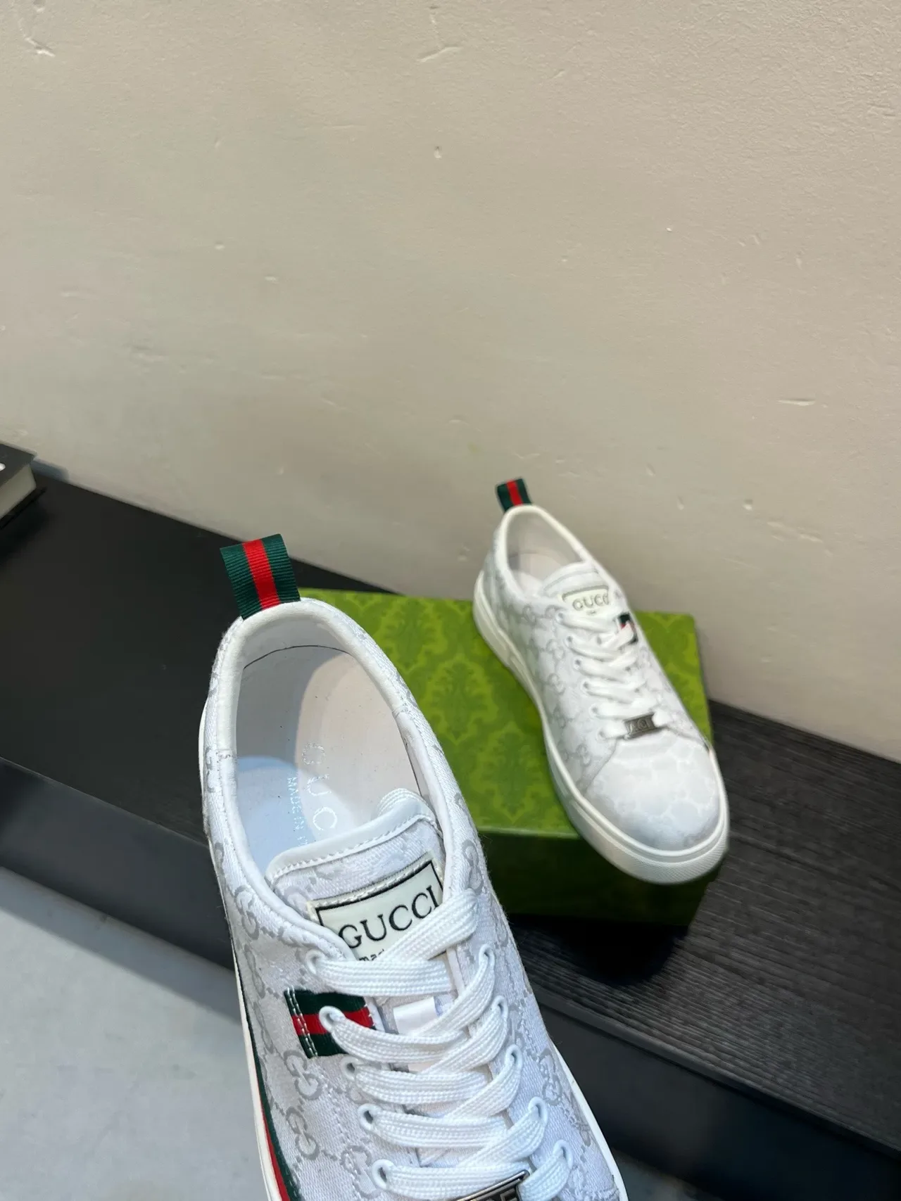 Gucci أبيض أحمر GG Monogram قماش شبكي تفاصيل خطوط أسلوب حياة أحذية رياضية 7