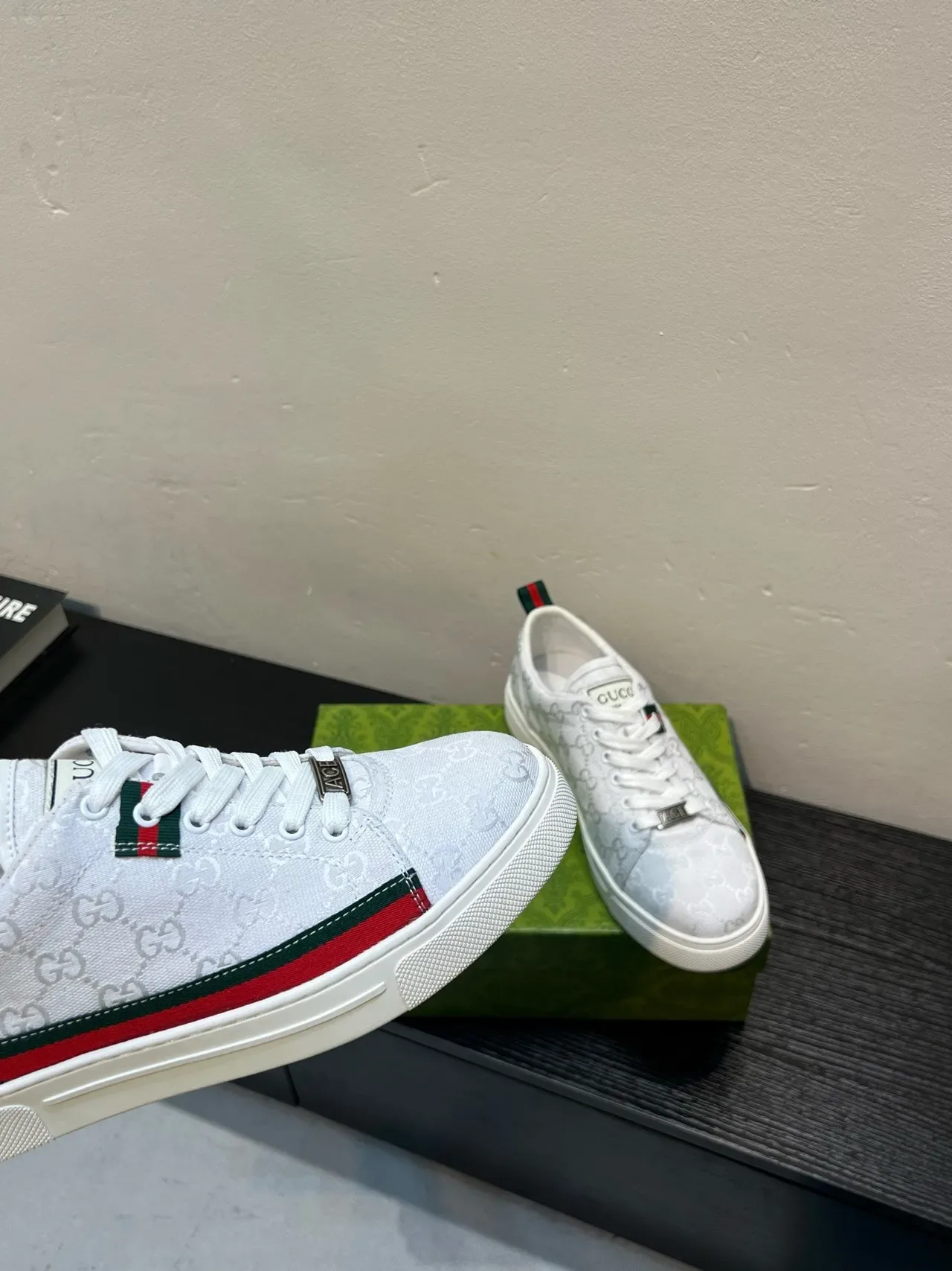 Gucci أبيض أحمر GG Monogram قماش شبكي تفاصيل خطوط أسلوب حياة أحذية رياضية 8