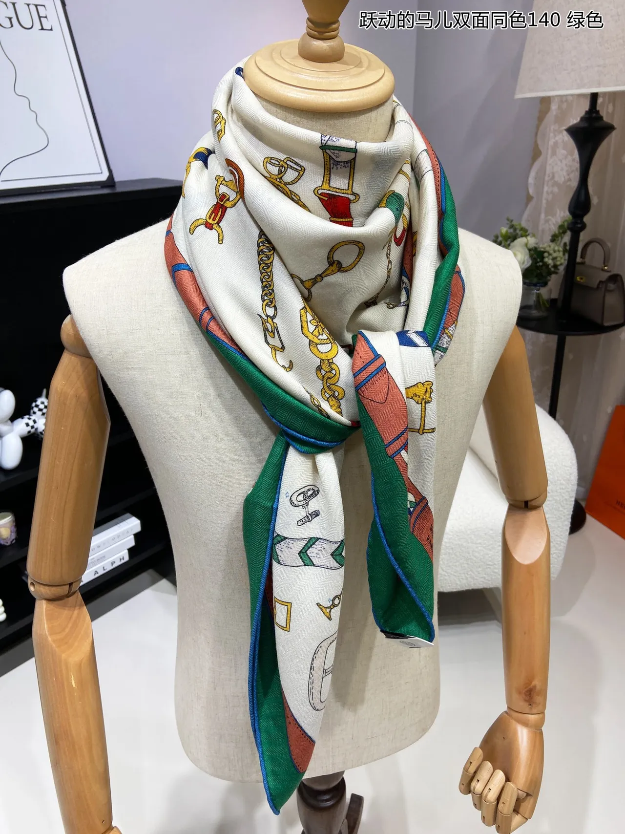 Hermès 米色绿色马术硬件印花奶油底丝巾 5
