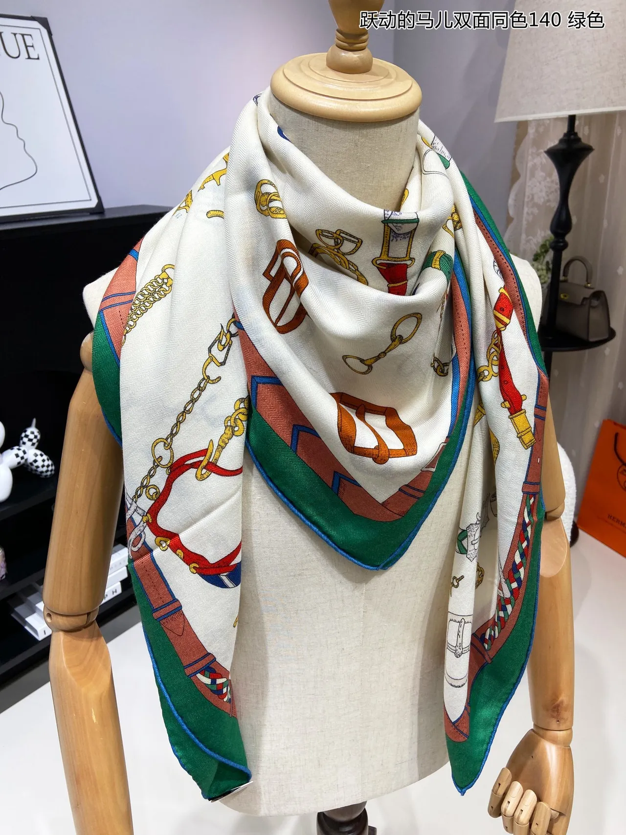 Hermès 米色绿色马术硬件印花奶油底丝巾 6
