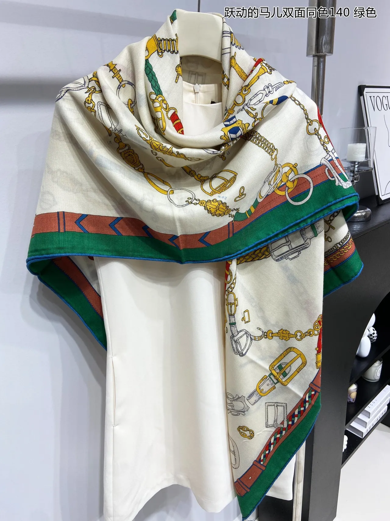 Hermès 米色绿色马术硬件印花奶油底丝巾 8