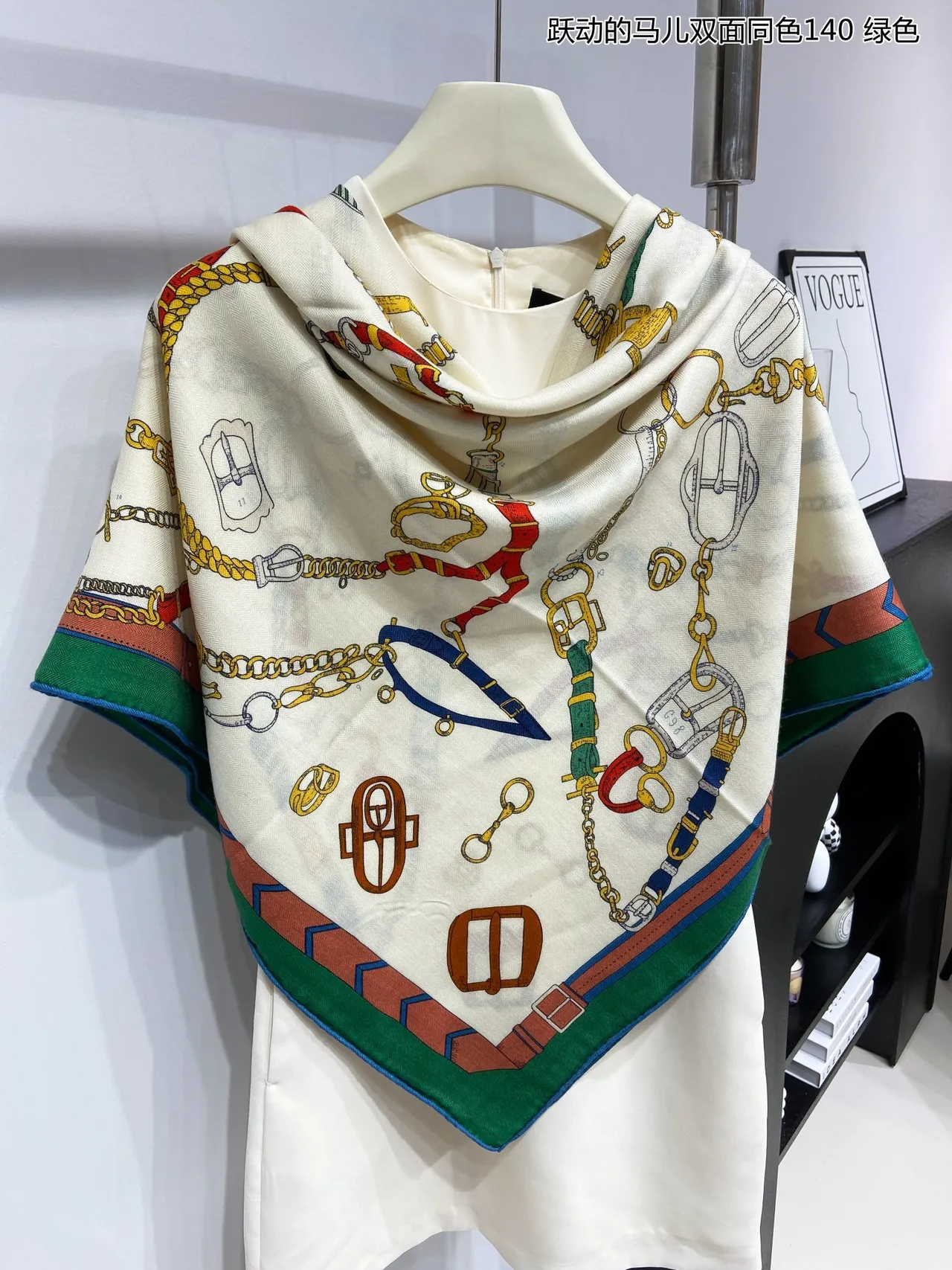 Hermès 米色绿色马术硬件印花奶油底丝巾 9