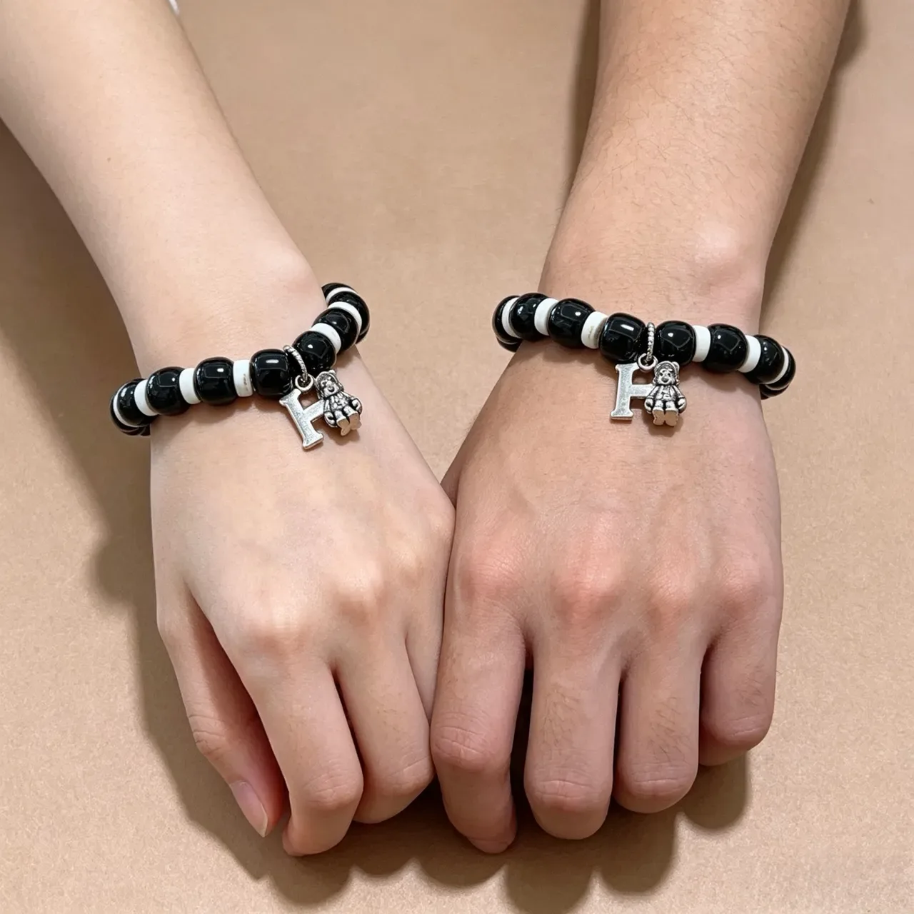 Hermès 黑白串珠魅力手链 5