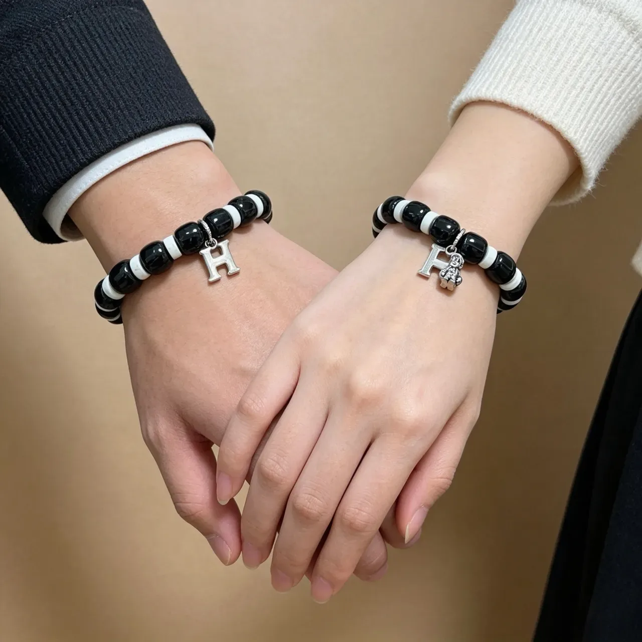Hermès 黑白串珠魅力手链 7