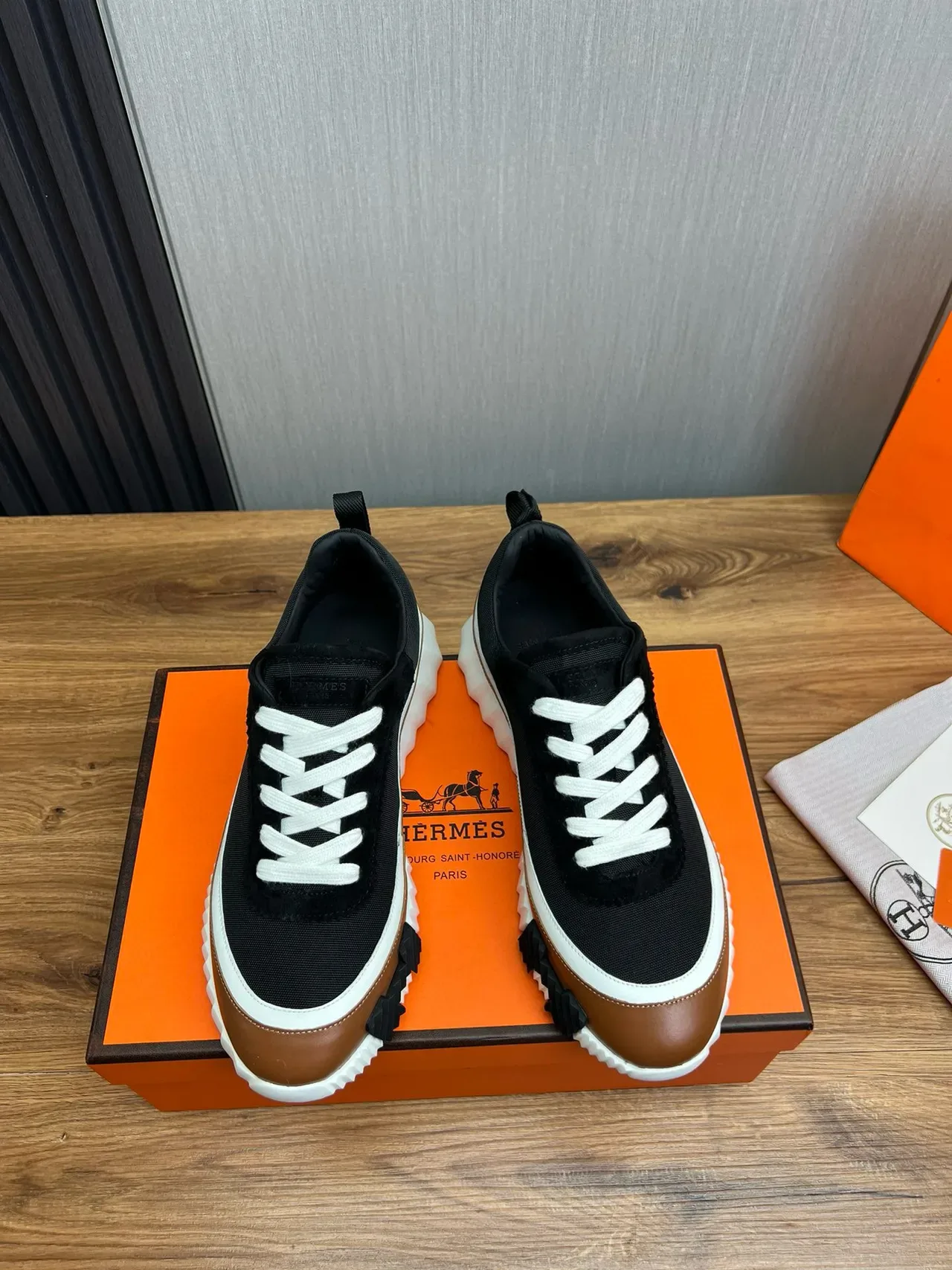 Hermès Negro Marrón Suela Gruesa con Estrías Parte Superior de Malla Zapatillas Lifestyle 3