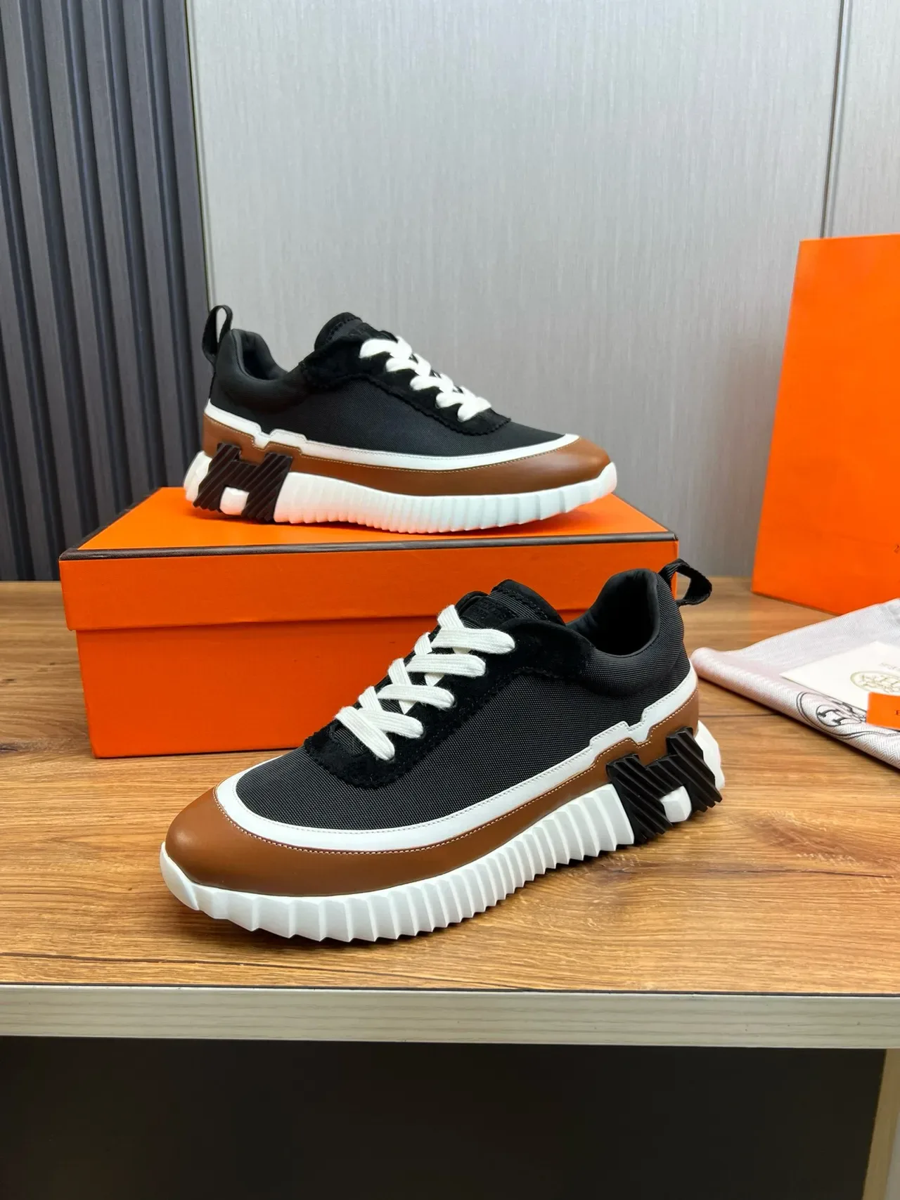 Hermès Negro Marrón Suela Gruesa con Estrías Parte Superior de Malla Zapatillas Lifestyle 4