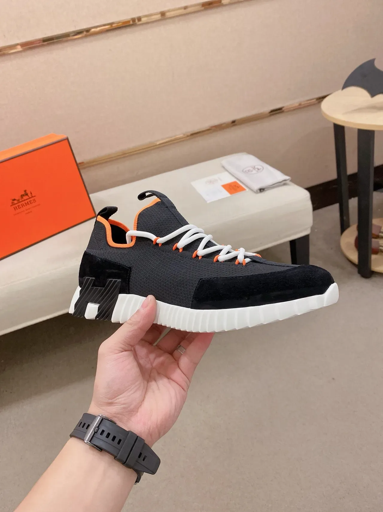 Hermès कालो कमला बोनা मोजा फिट उपर स्काल्पचार्ड रिज्ड सादा तला लाइफस्टाइल स्निकार 5