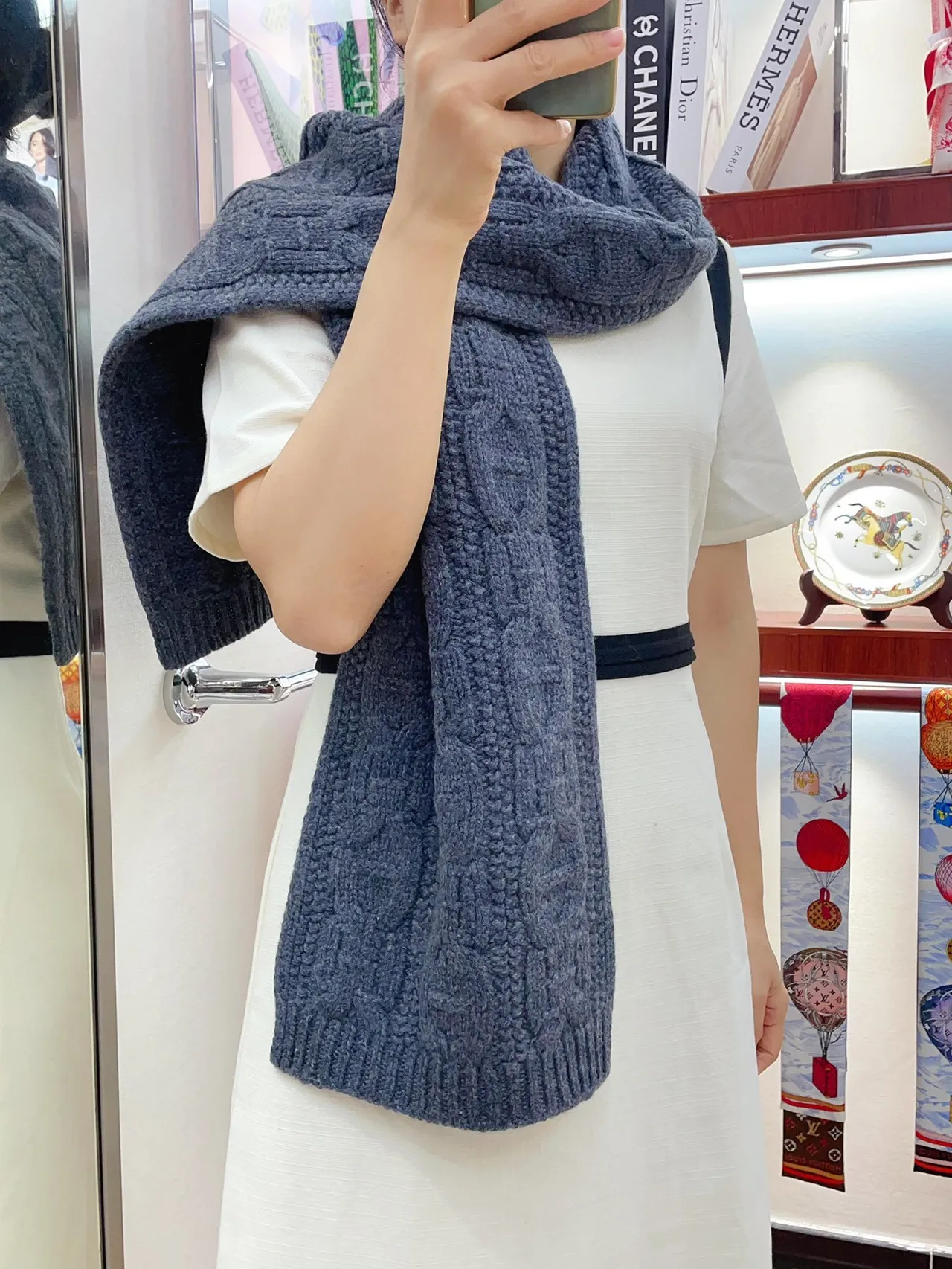 Hermès Écharpe de Cachemire Tricot canalé bleu épais texturé côtelé 2