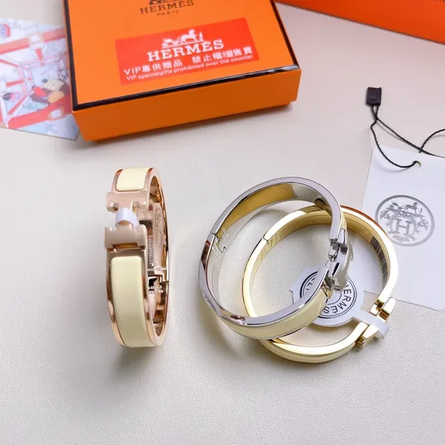 Hermès Clic H Beige Gold Clasp Enamel Inlay Bracelet 3