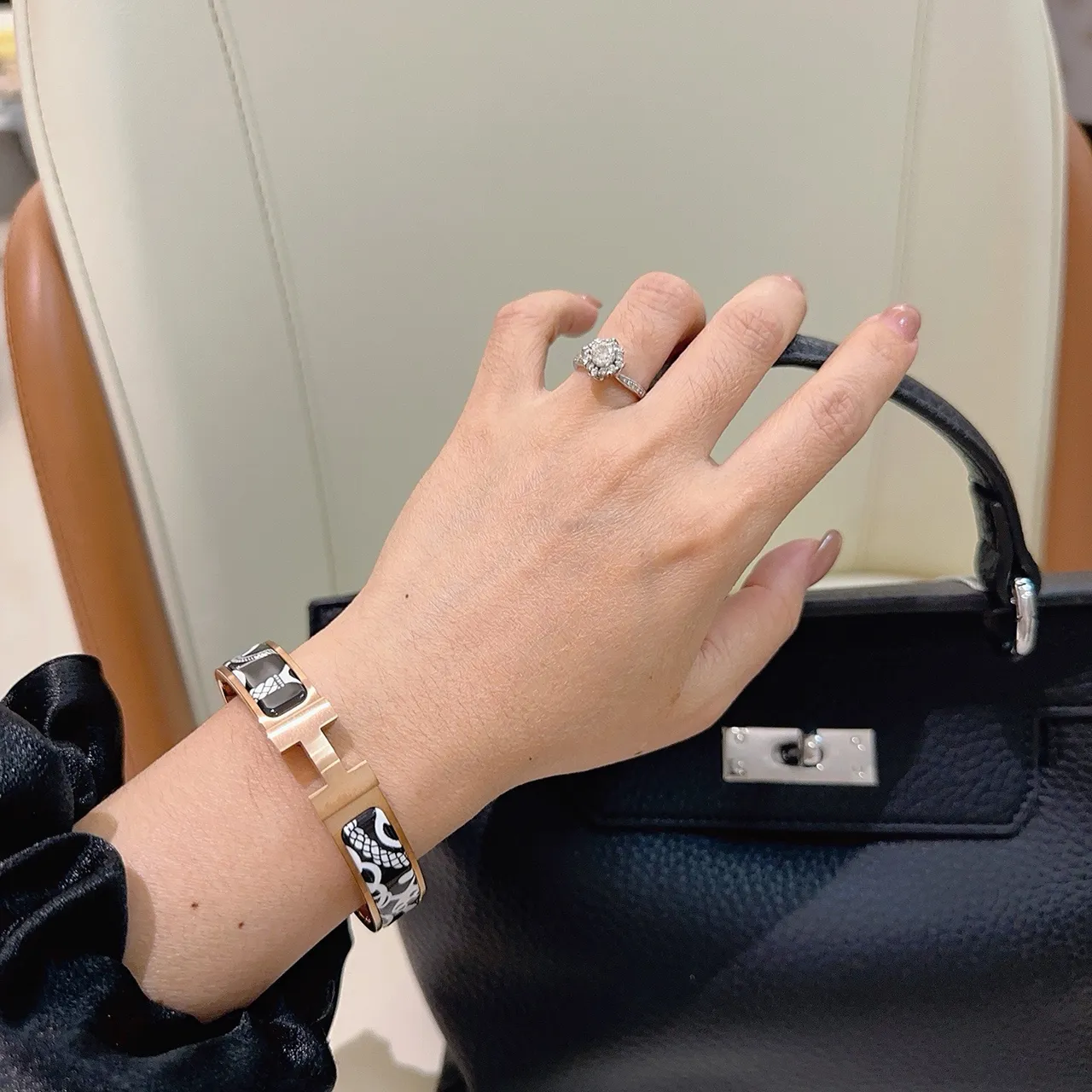Hermès Clic H ব্রেসলেট সোনার রং কালো সাদা এনামেল ব্রেসলেট 2