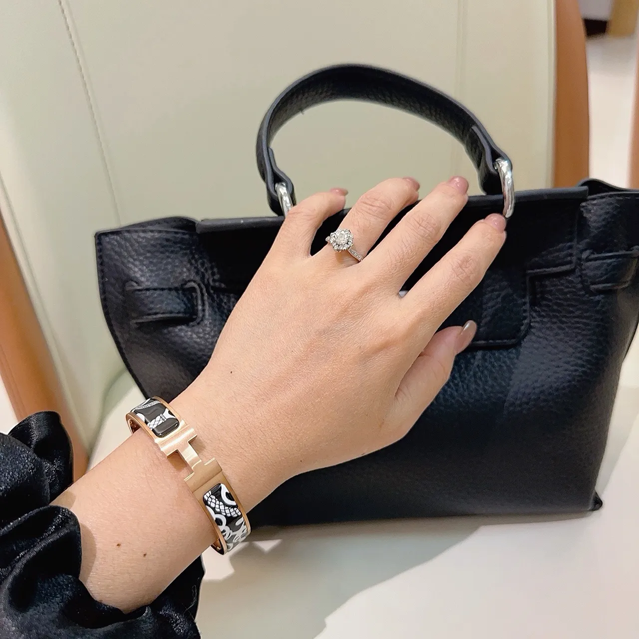 Hermès Clic H ব্রেসলেট সোনার রং কালো সাদা এনামেল ব্রেসলেট 5