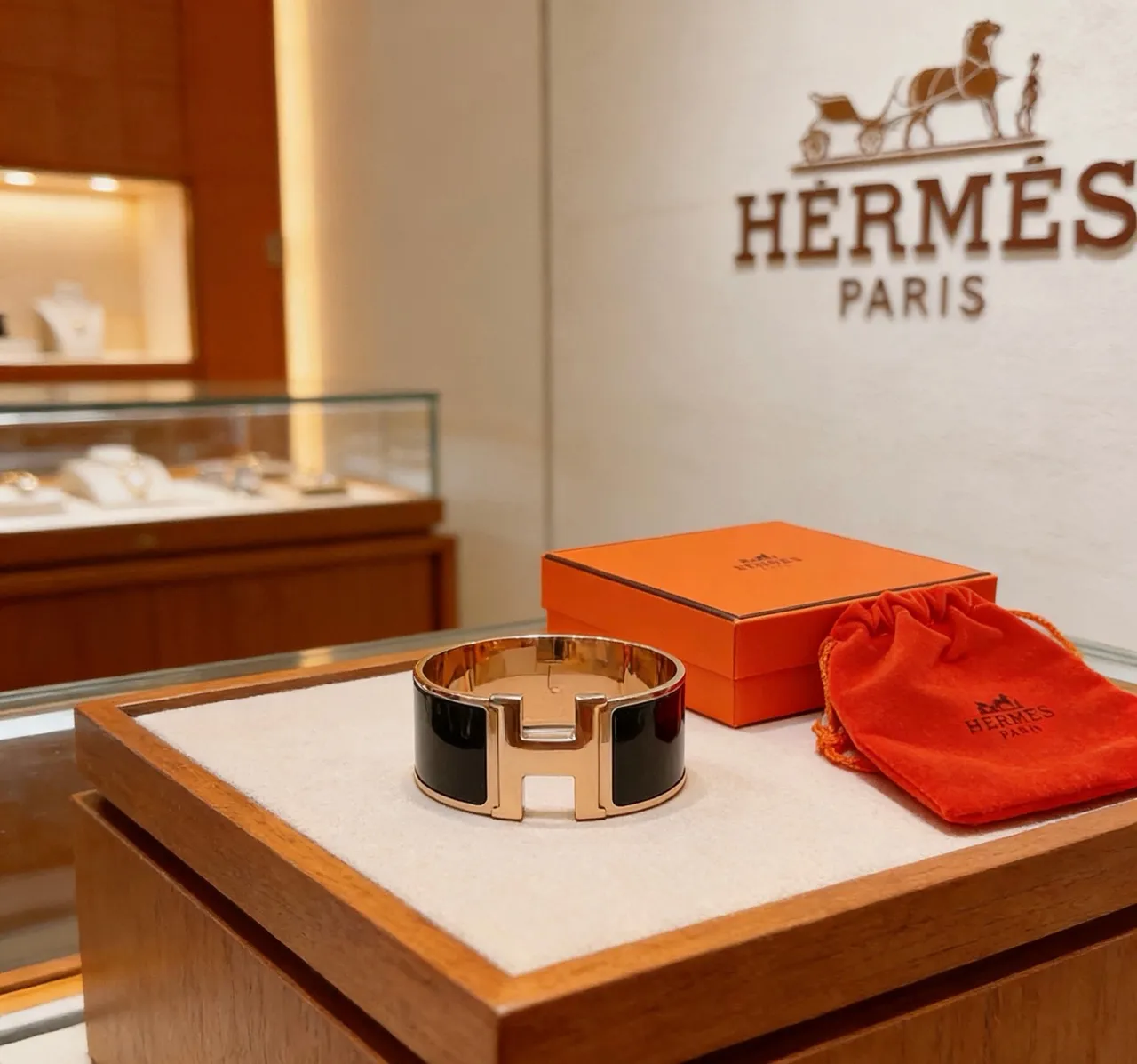 Hermès Clic H Bracelet de Poignet Large Émail Noir et Métal Doré 7