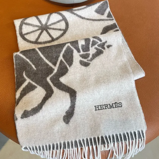 Hermès 骑马图案羊绒围巾 5