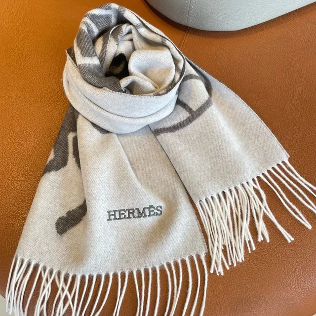 Hermès 骑马图案羊绒围巾 7