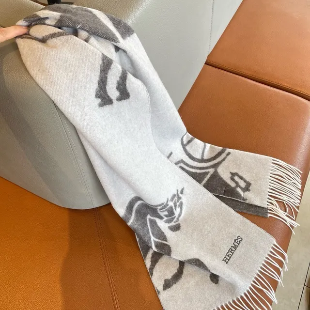 Hermès 骑马图案羊绒围巾 8