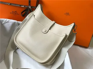 Hermès Evelyne Perforado H Logo Naranja Bolsa bajo el brazo 17
